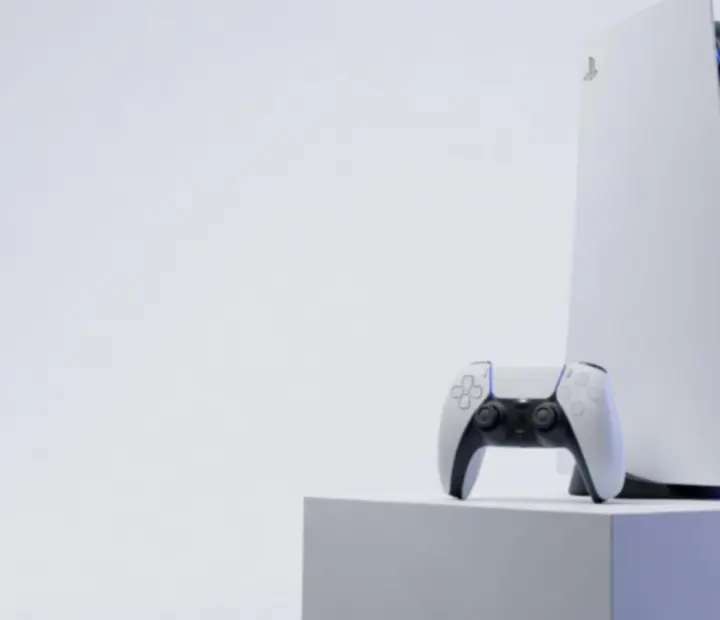 Ilustracja z motywem PlayStation na tle nowoczesnej, futurystycznej sceny gamingowej